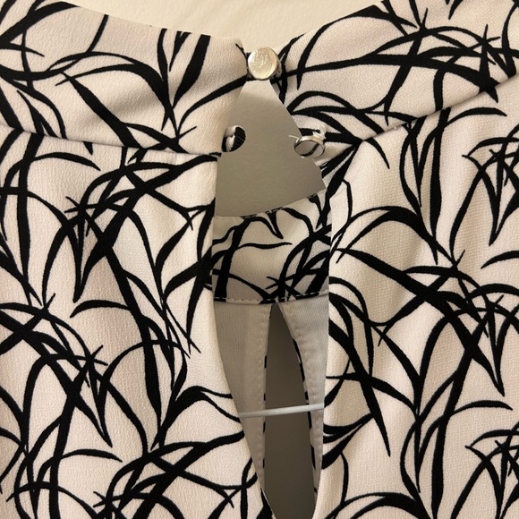 White House Black Market Fitted Ruched Tank Top - Picture 4 of 5